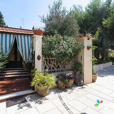 Santa Venardia Bed & Breakfast 4*