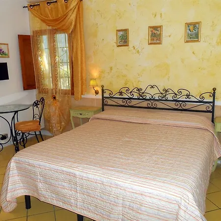 Santa Venardia Bed & Breakfast