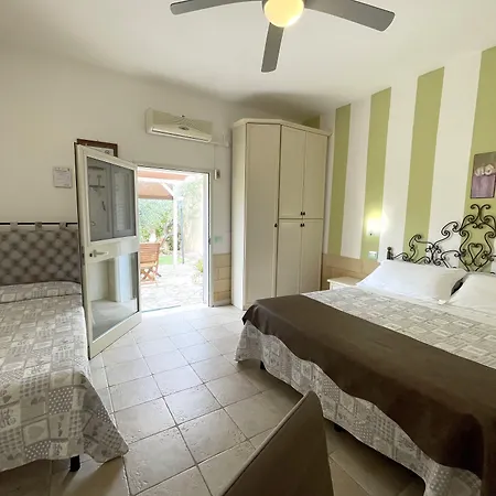 Santa Venardia Bed & Breakfast 3*