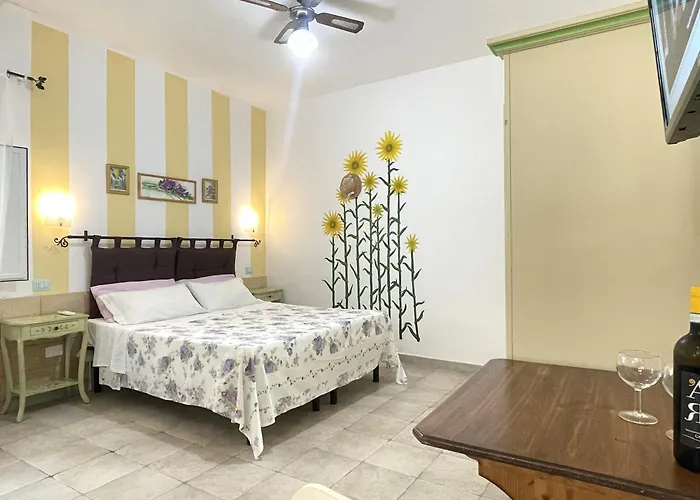 Santa Venardia Bed & Breakfast