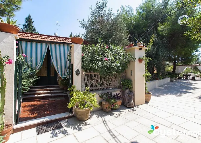 Santa Venardia Bed & Breakfast 3*